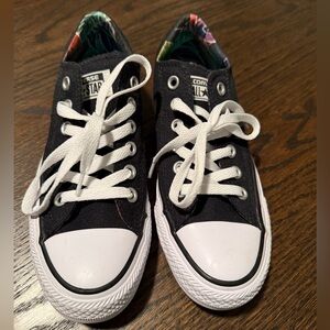 Converse all star women’s in black size 6.5